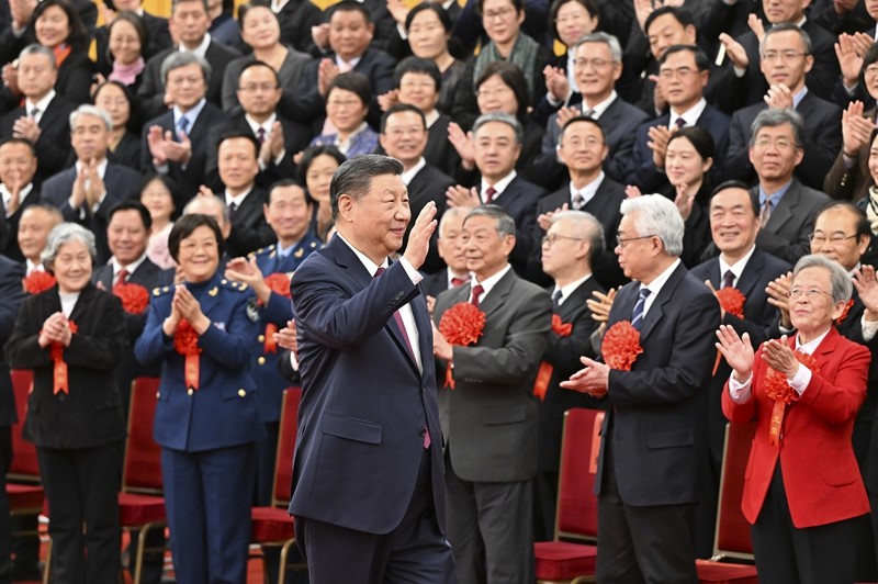 3习近平离退休.jpg